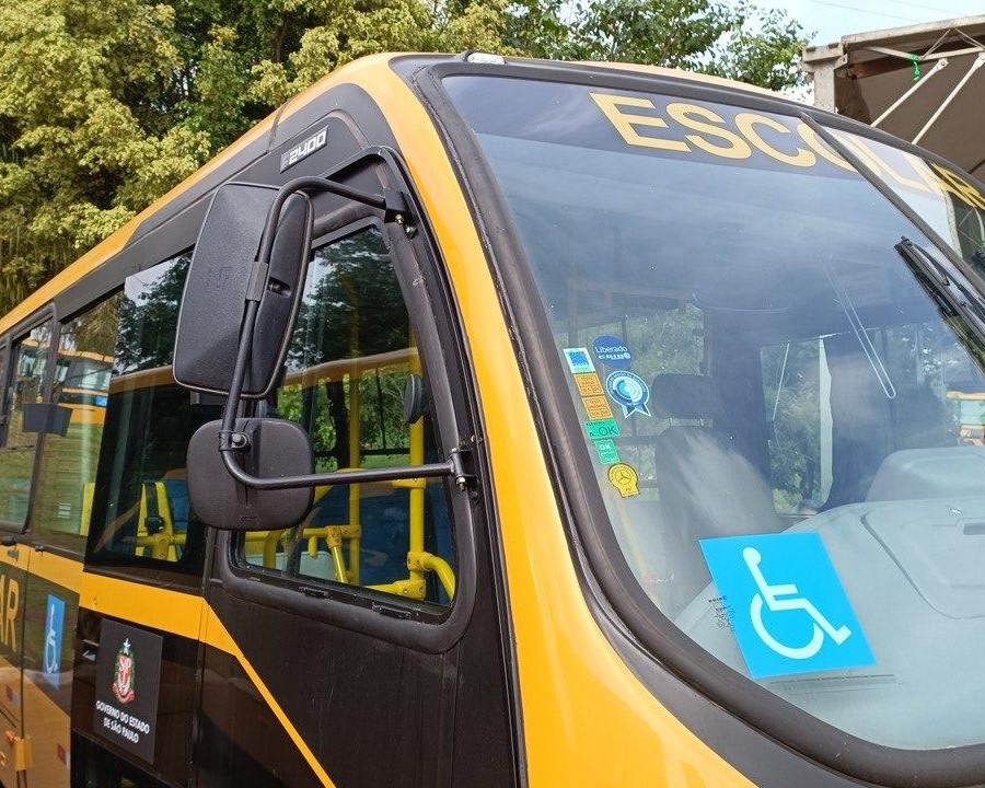 Somente um dos ônibus